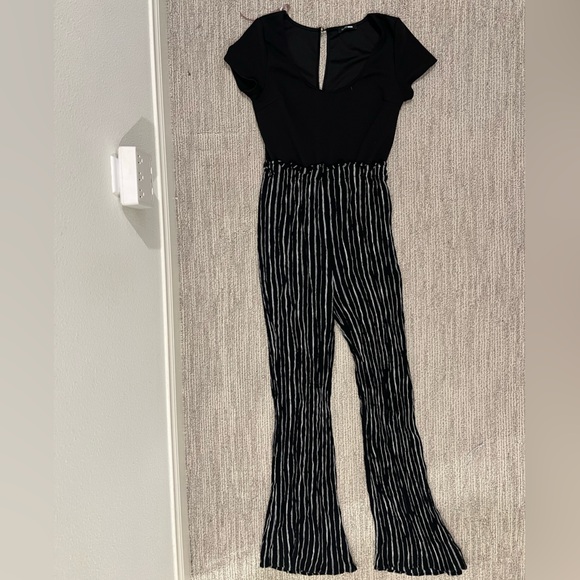 Fashion nova jumpsuit (S) - Picture 7 of 13